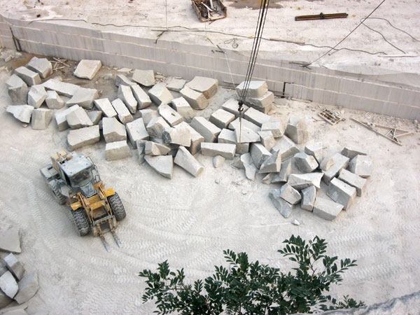 志遠石材礦山資源：全國青石板材工程的穩定供應保障