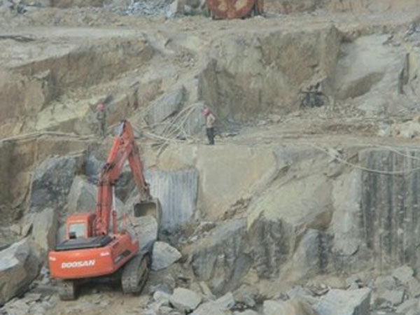 志遠石材礦山開采：科學工藝保障青石板材品質