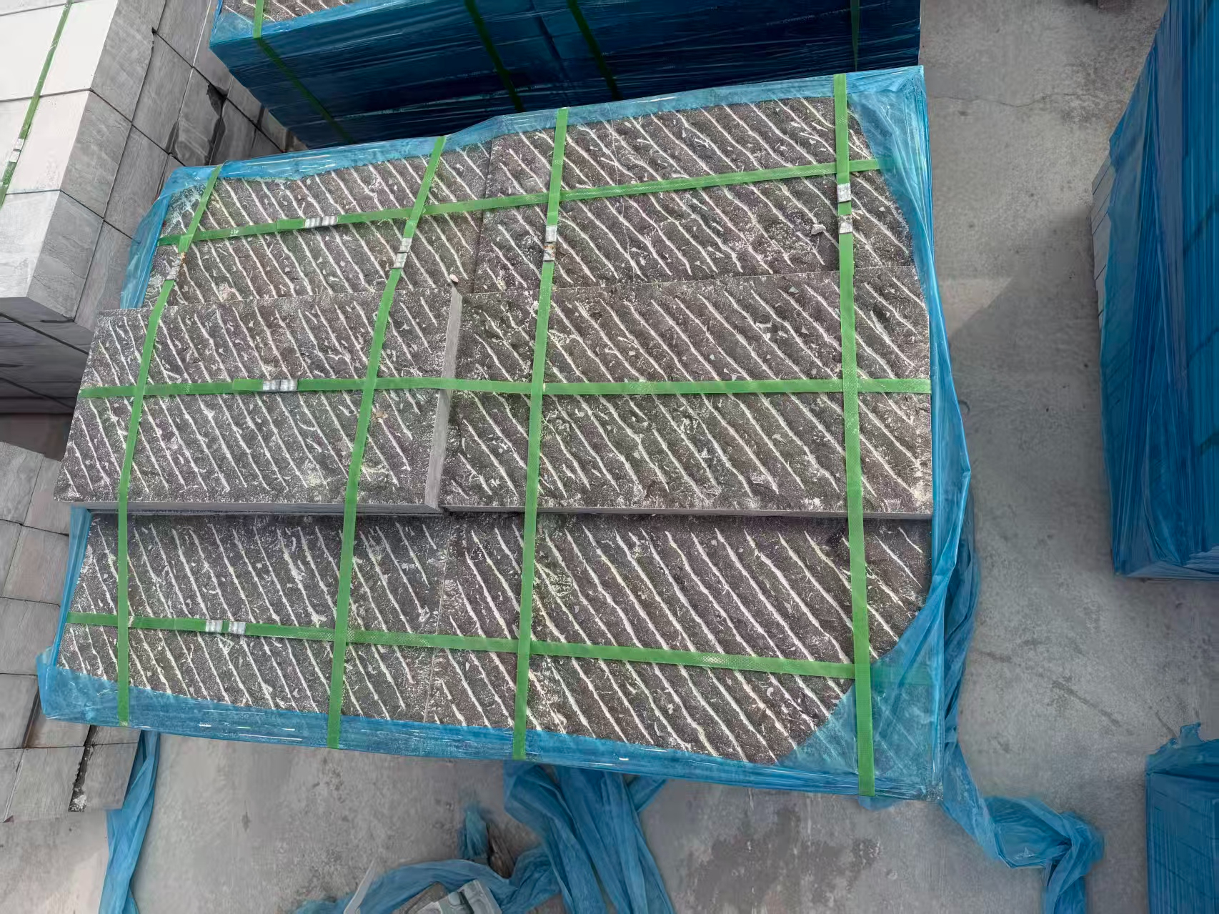 鏨道面青石板：傳承千年工藝，賦能現(xiàn)代石材應(yīng)用